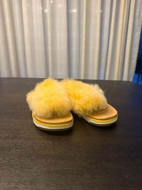 UGG Holly Fluffy Fur Orange Zinnia Slingback Thong Sandals